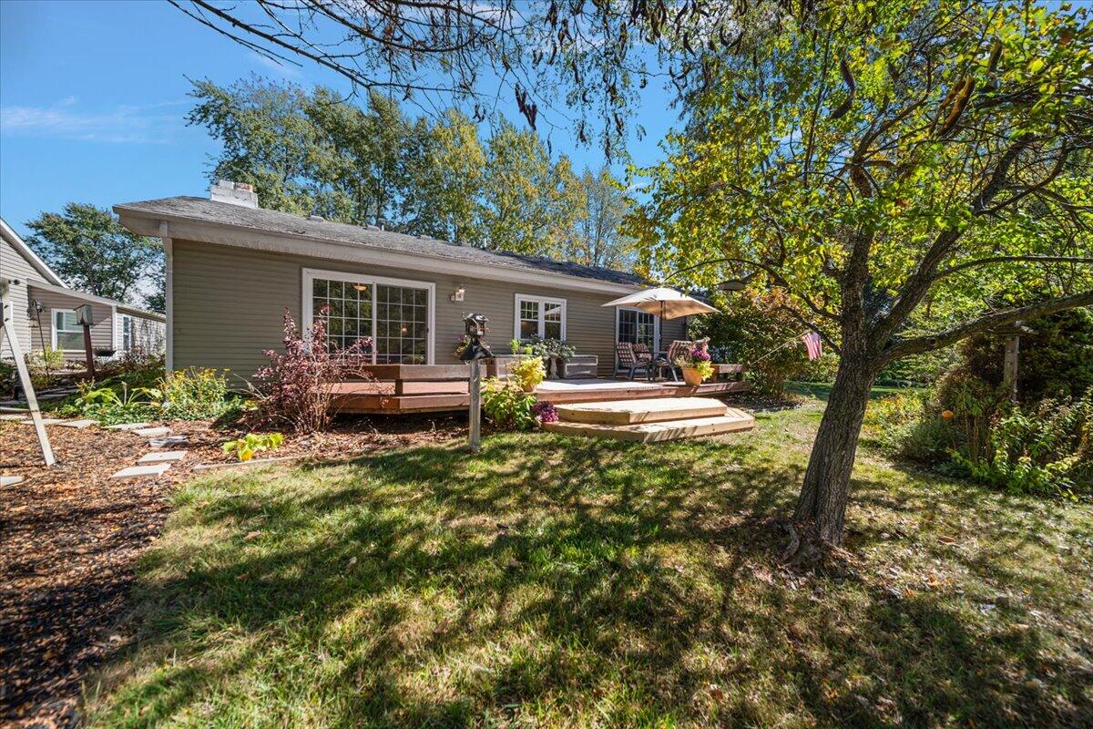 11040 Colony Pinckney, MI 48169 - Photo 3 of 45 04-11040 Colony-4