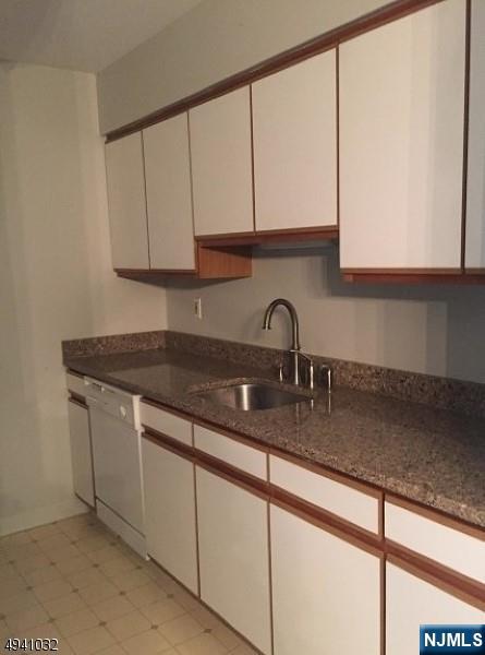 651 Riverside, Unit B13 Lyndhurst, NJ 07071 - Photo 7 of 13 Gallery Image 7