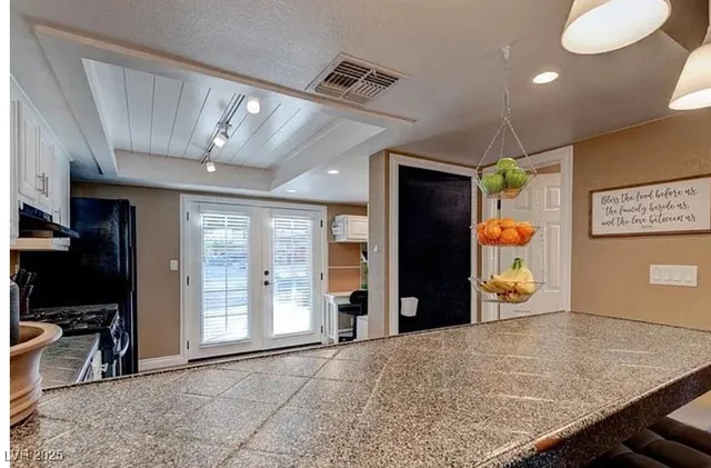 $1,700 | 6504 Ironbark Lane, Las Vegas, NV 89107