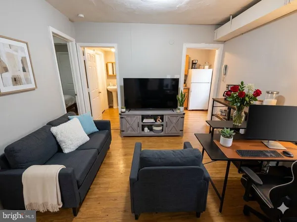 $950 | 420 West Ruscomb Street, Philadelphia, PA 19120