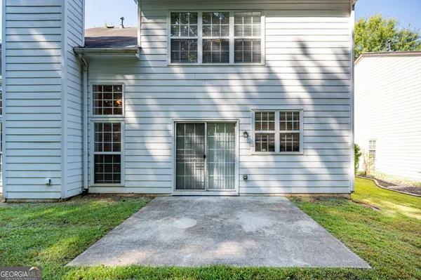 a view of a house with yard and a garage