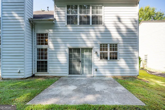 a view of a house with yard and a garage