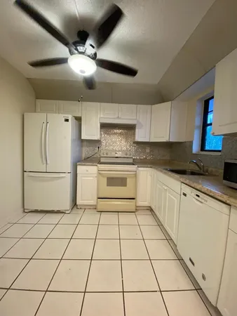 $1,950 | 9440 Southwest 8th Street, Unit 401, Boca Raton, FL 33428
