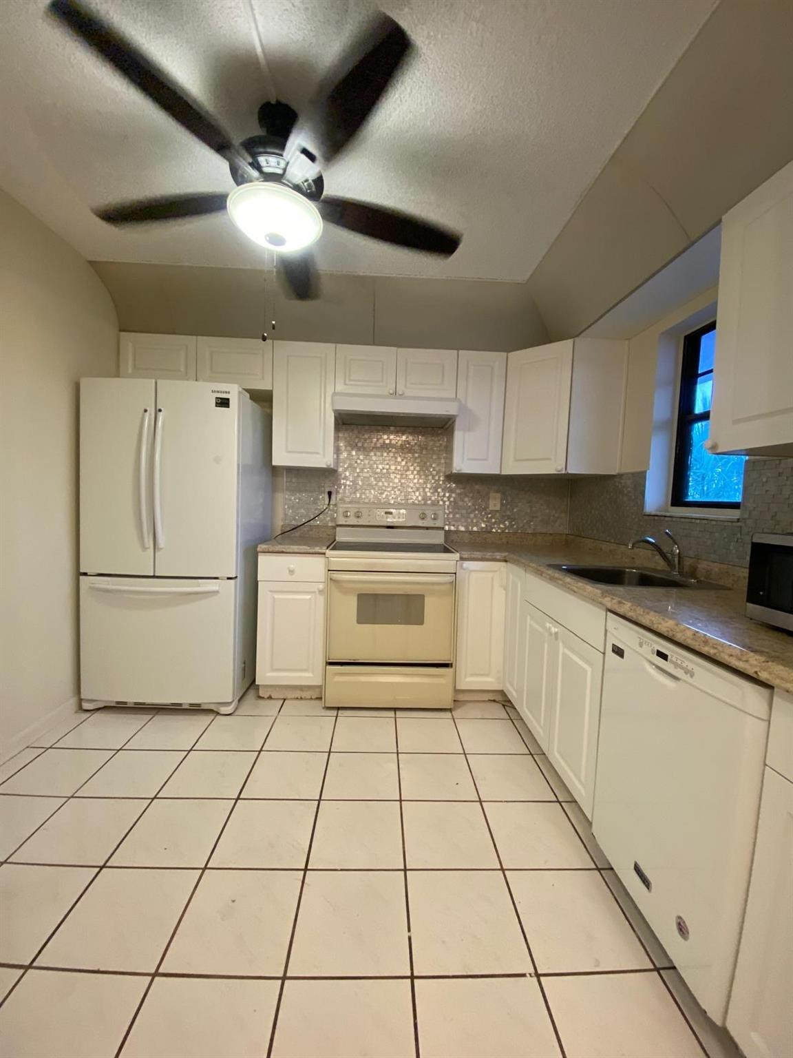 9440 Southwest 8th Street, Unit 401 Boca Raton, FL 33428 - Photo 13 of 18 Photo 13