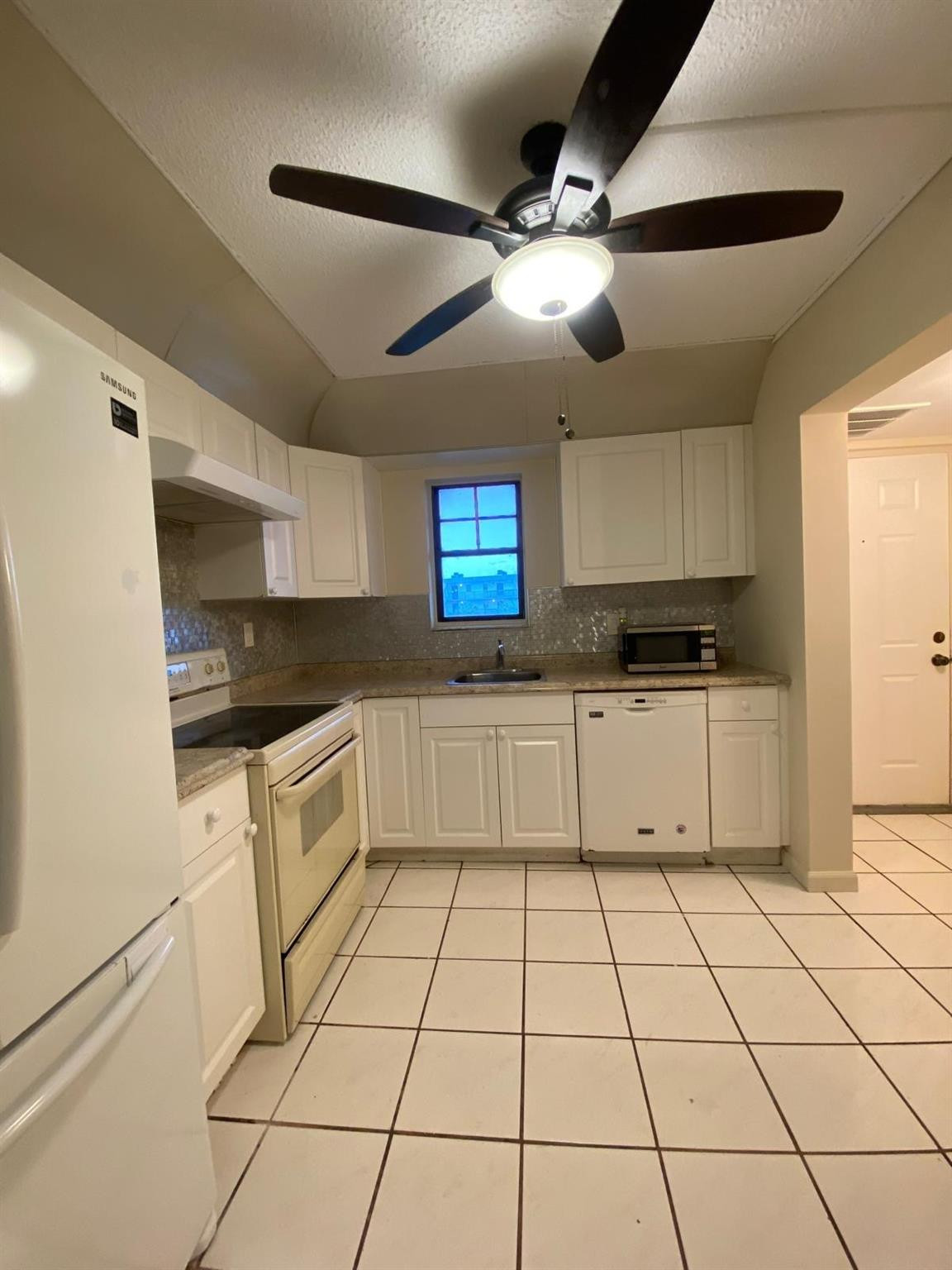 9440 Southwest 8th Street, Unit 401 Boca Raton, FL 33428 - Photo 14 of 18 Photo 14