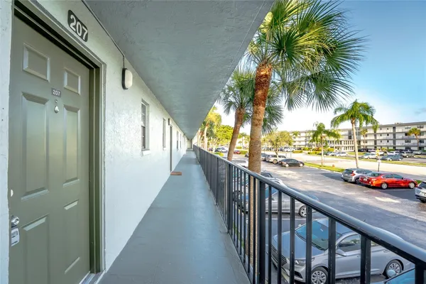 $1,950 | 9440 Southwest 8th Street, Unit 401, Boca Raton, FL 33428