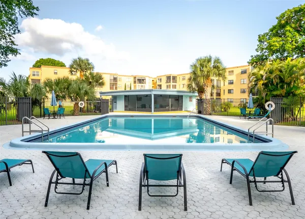 $1,950 | 9440 Southwest 8th Street, Unit 401, Boca Raton, FL 33428