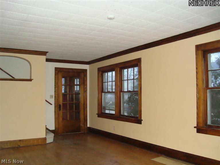 1642 Maple Road Cleveland Heights, OH 44121 - Photo 4 of 21 Living Room