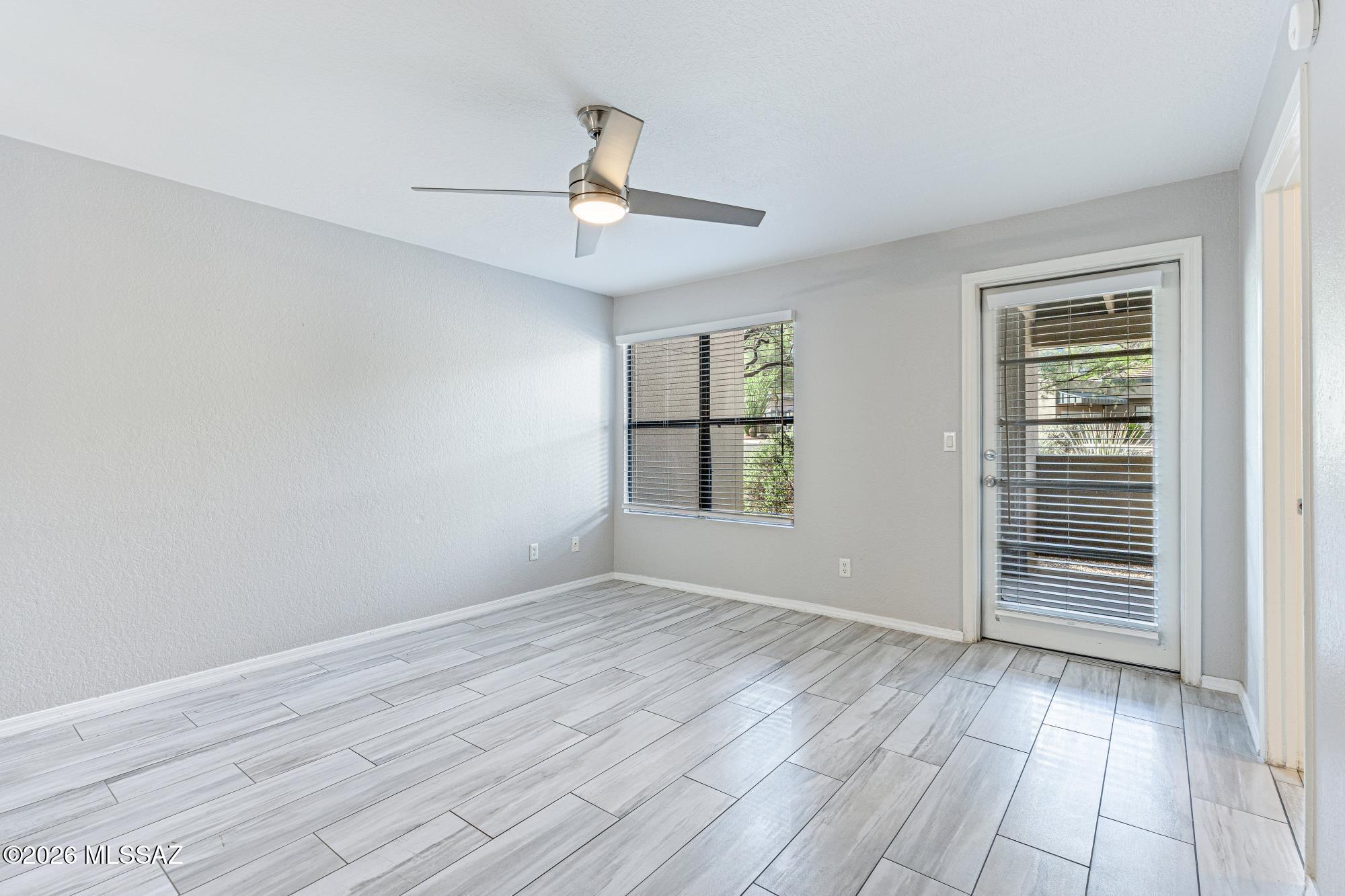 5800 North Kolb Road, Unit 1104 Tucson, AZ 85750 - Photo 6 of 29 Living room and door to the rear patio.