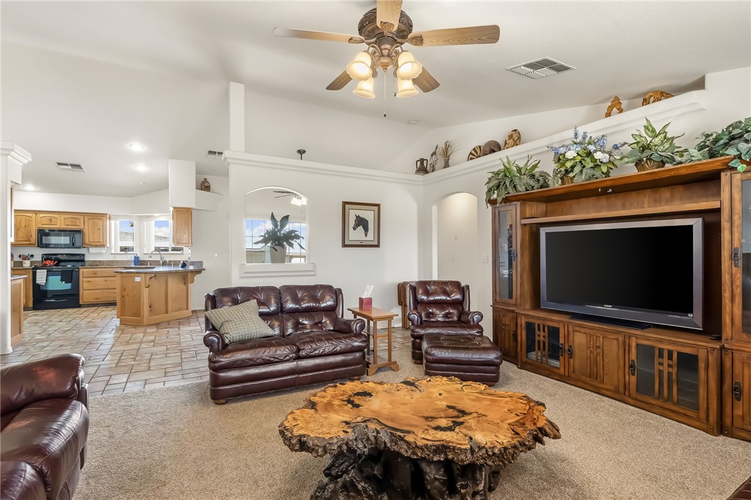 2205 East Cactus Wren Road Kingman, AZ 86409 - Photo 16 of 68 Living Room