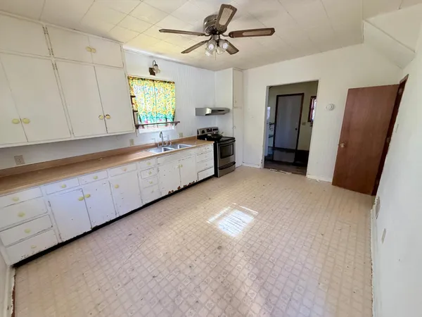 $74,900 | 46 2nd Street Northeast, Madelia, MN 56062