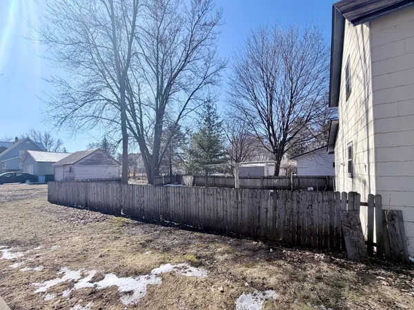 $74,900 | 46 2nd Street Northeast, Madelia, MN 56062