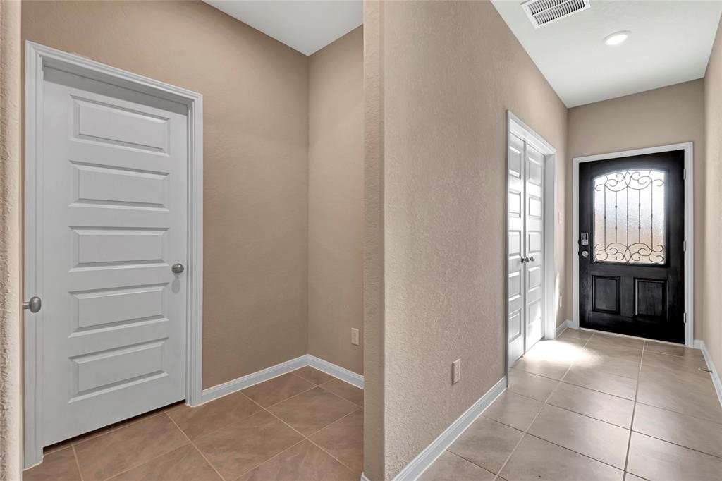 903 Cloverdale Drive Rosharon, TX 77583 - Photo 3 of 27 Gallery Image 3