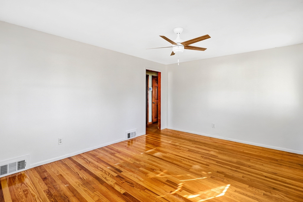 232 East Street Springfield, MA 01104 - Photo 17 of 34