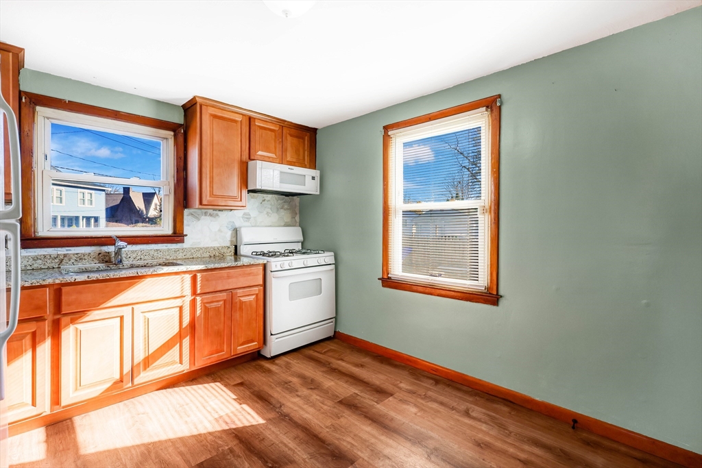 232 East Street Springfield, MA 01104 - Photo 10 of 34