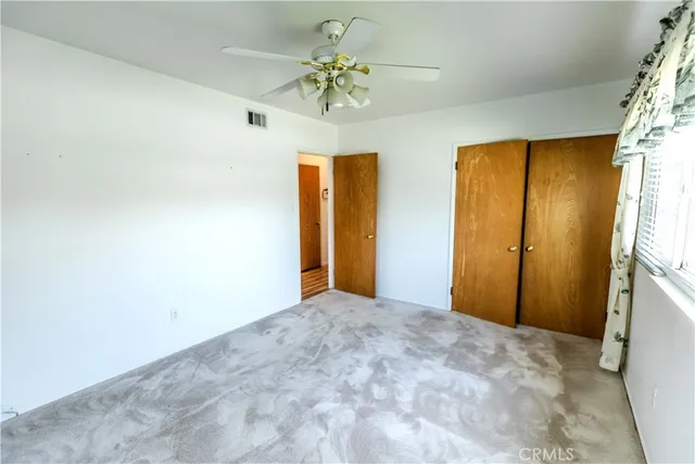 a view of entryway with window