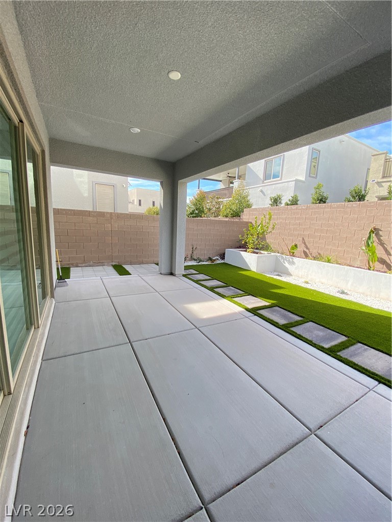 695 Daylight Ridge Court Henderson, NV 89052 - Photo 7 of 27 Fenced backyard with a patio