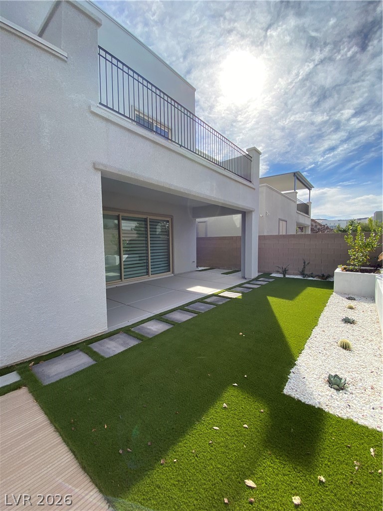 695 Daylight Ridge Court Henderson, NV 89052 - Photo 10 of 27 Fenced yard with a patio and a balcony