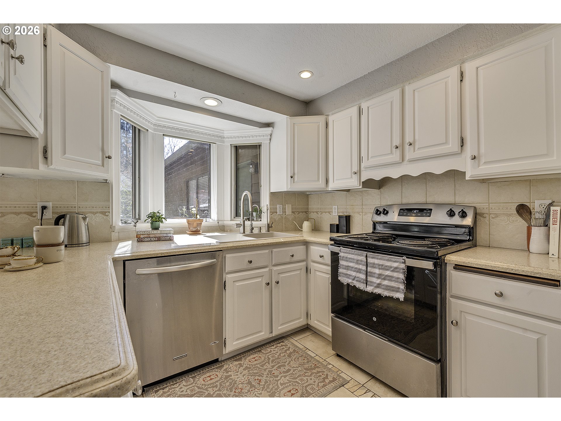 34049 West Campbell Loop Seaside, OR 97138 - Photo 16 of 48 a kitchen with stainless steel appliances granite countertop a sink stove and cabinets