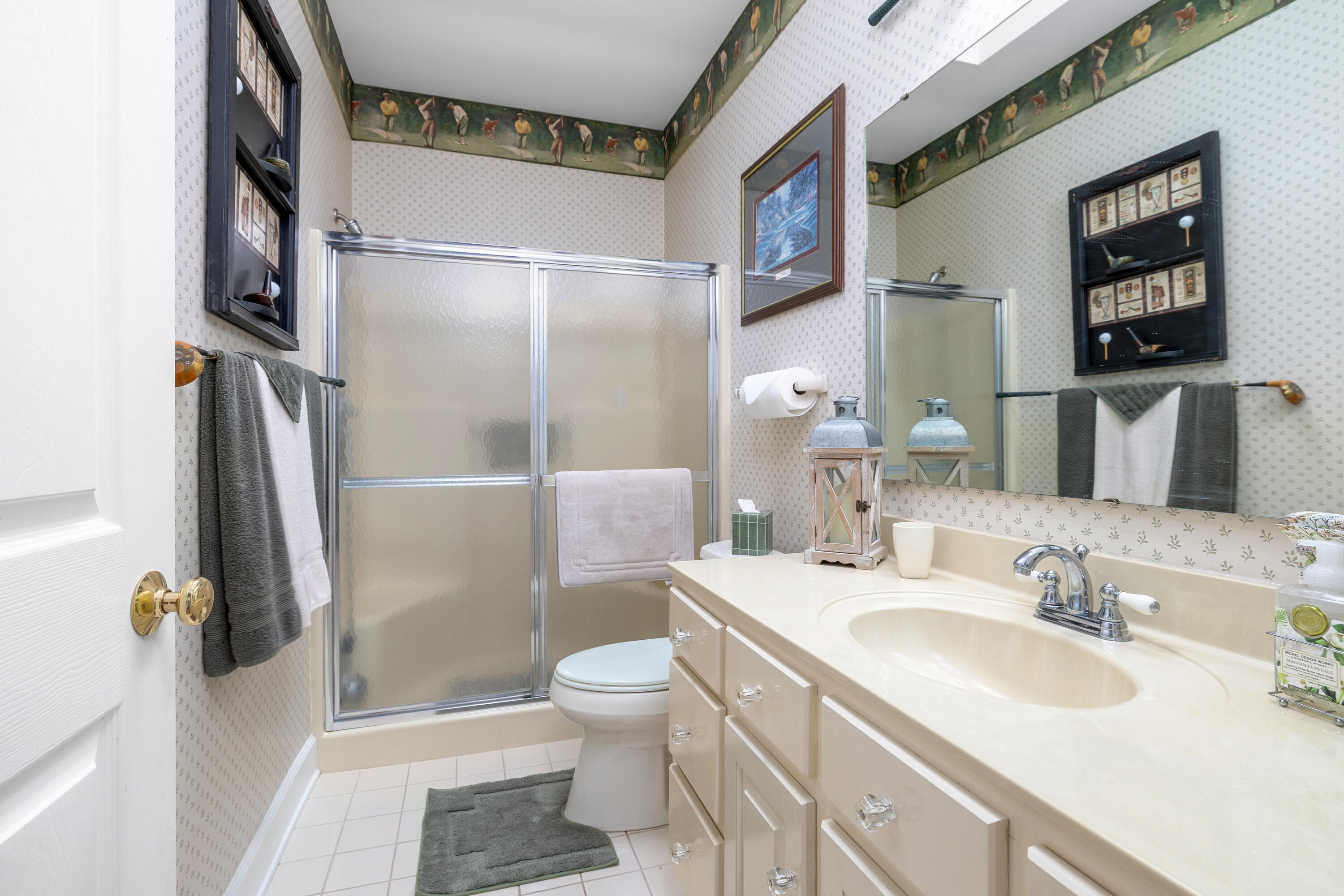 209 Ridge Lake Drive Manning, SC 29102 - Photo 17 of 66 GUEST BATHROOM