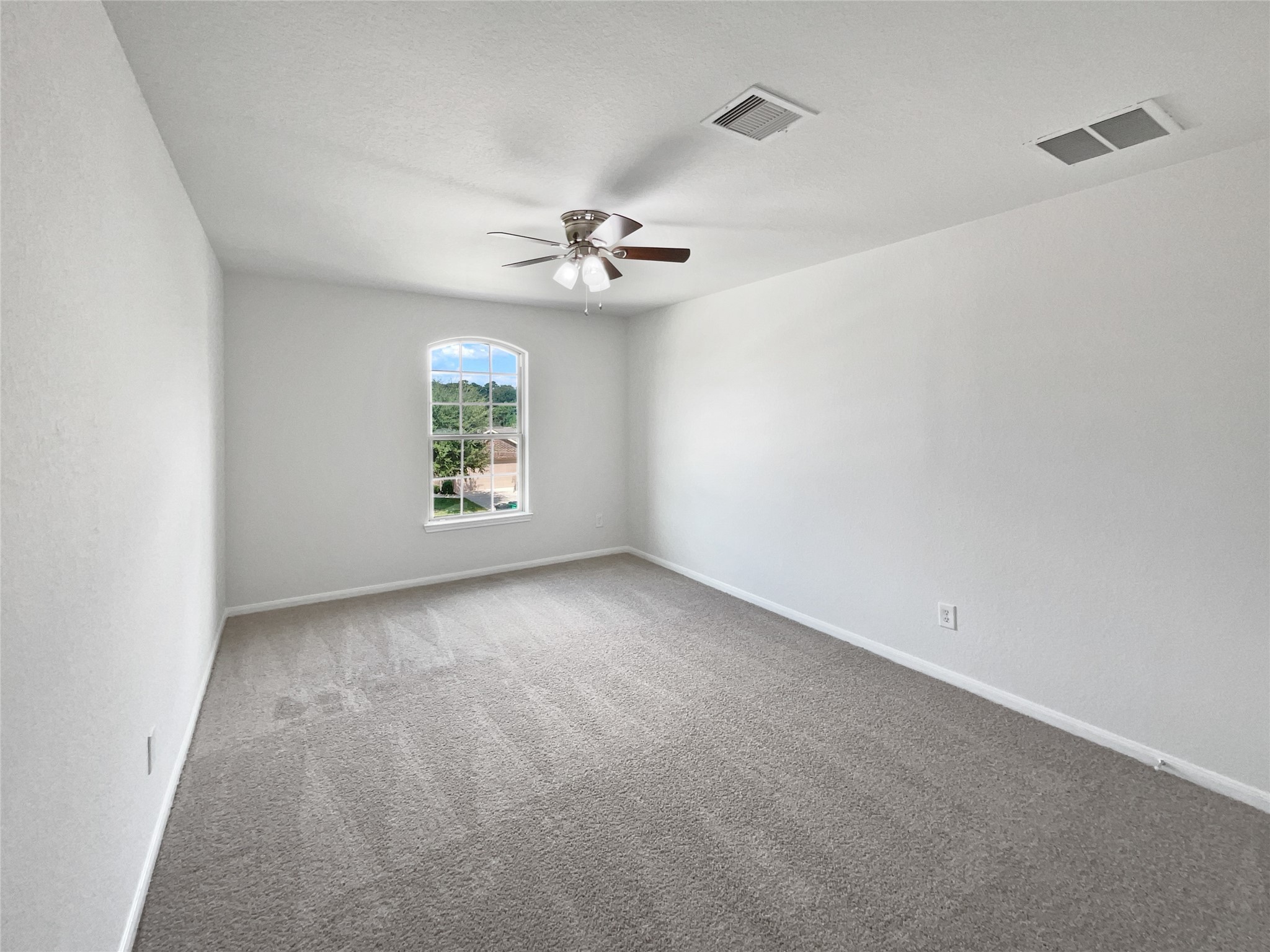 7323 Collins Manor Drive Spring, TX 77389 - Photo 5 of 22 an empty room with windows and ceiling fan