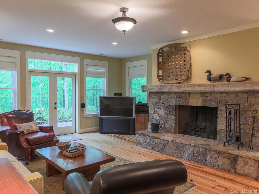194 Dotson Road Fairview, NC 28730 - Photo 23 of 36 Gallery Image 23