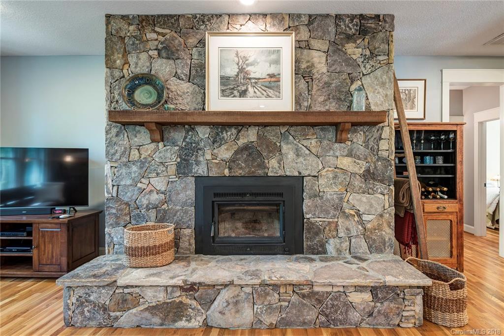 194 Dotson Road Fairview, NC 28730 - Photo 7 of 36 Gallery Image 7