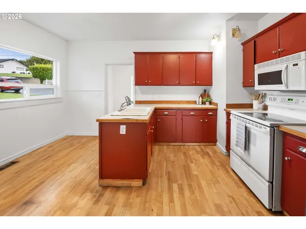 $567,000 | 886 Florence Avenue, Astoria, OR 97103