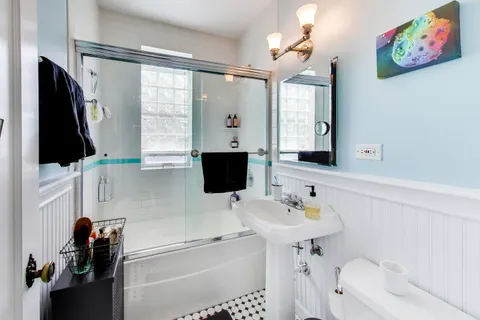 $265,000 | 1219 Hull Terrace, Unit 2B, Evanston, IL 60202