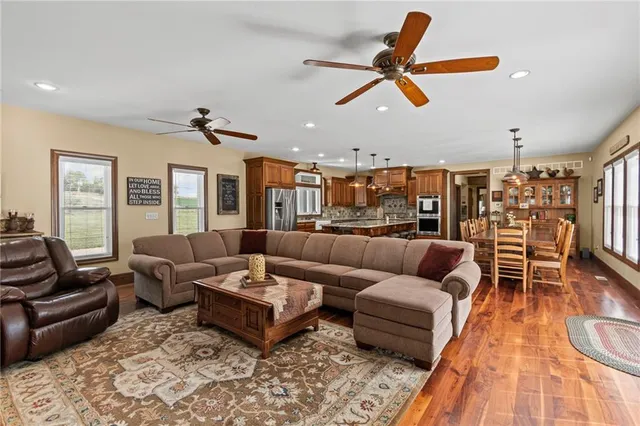 $1,900,000 | 604 North Buckner Tarsney Road, Buckner, MO 64016