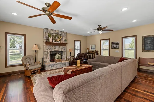 $1,900,000 | 604 North Buckner Tarsney Road, Buckner, MO 64016