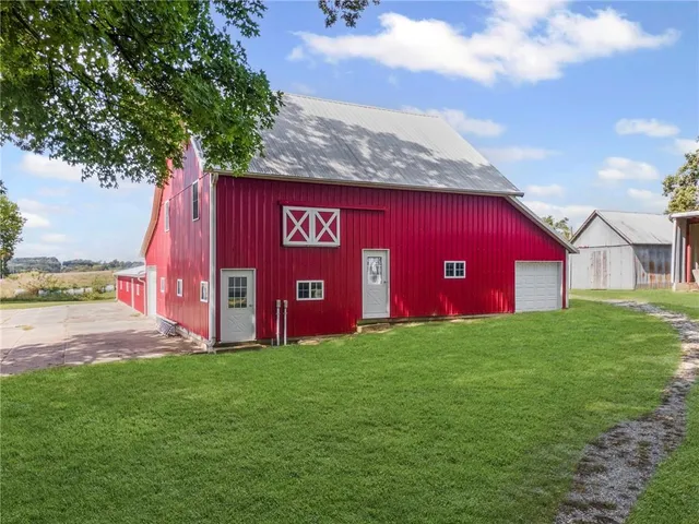 $1,900,000 | 604 North Buckner Tarsney Road, Buckner, MO 64016