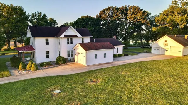 $1,900,000 | 604 North Buckner Tarsney Road, Buckner, MO 64016