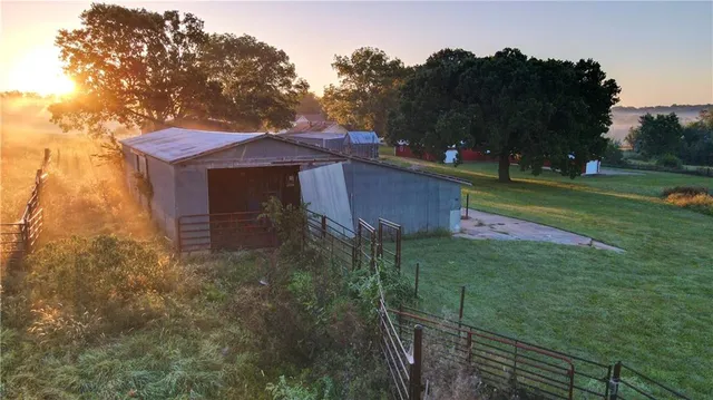 $1,900,000 | 604 North Buckner Tarsney Road, Buckner, MO 64016