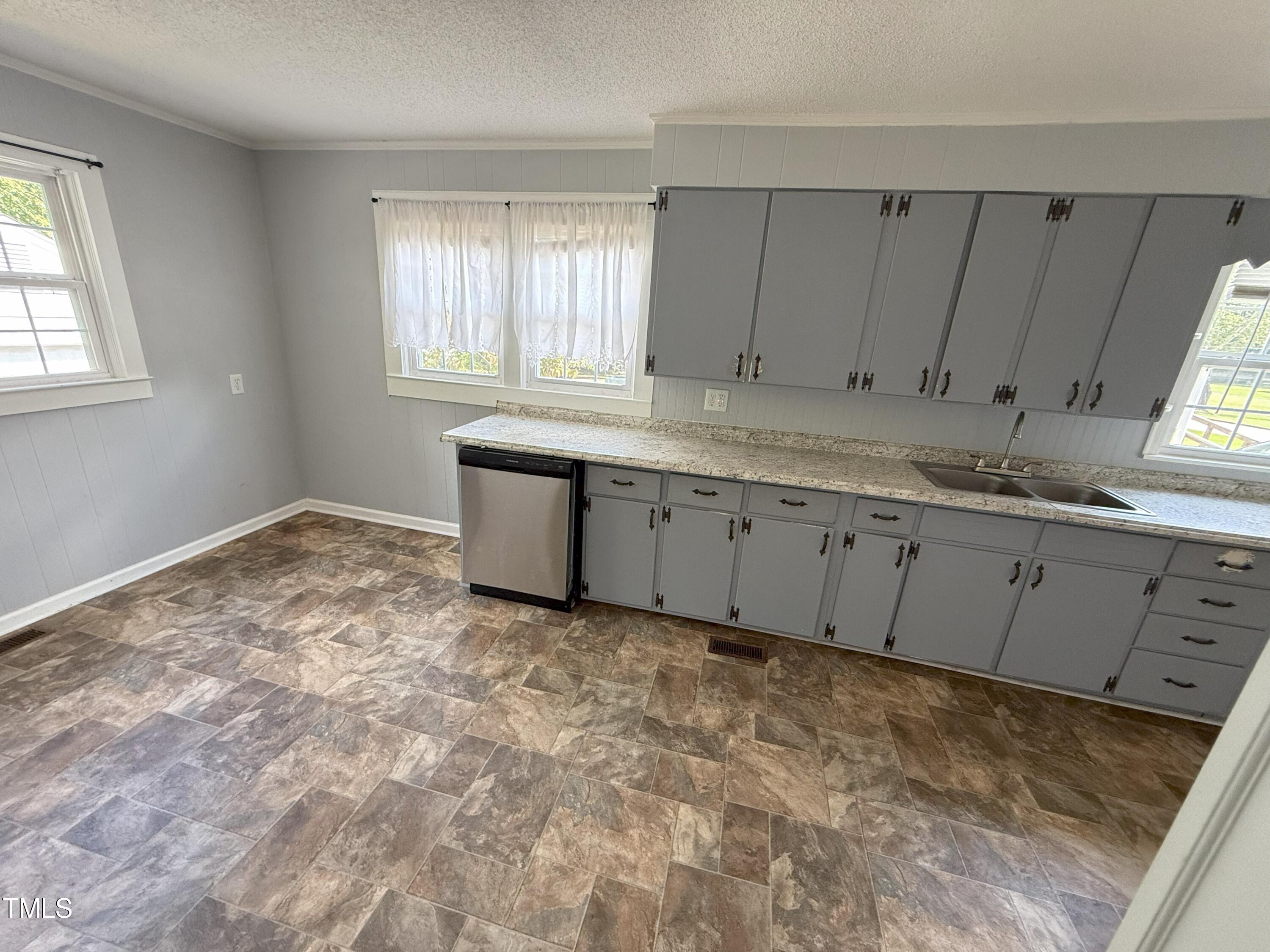 502 East J Street Erwin, NC 28339 - Photo 4 of 11 IMG_0106