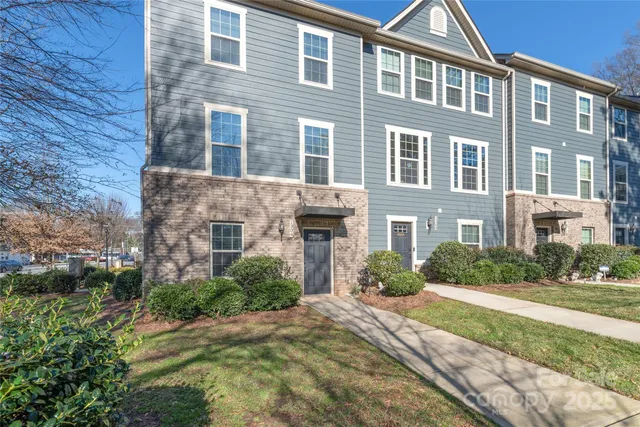 $544,000 | 1304 Queen Lyon Court, Charlotte, NC 28205