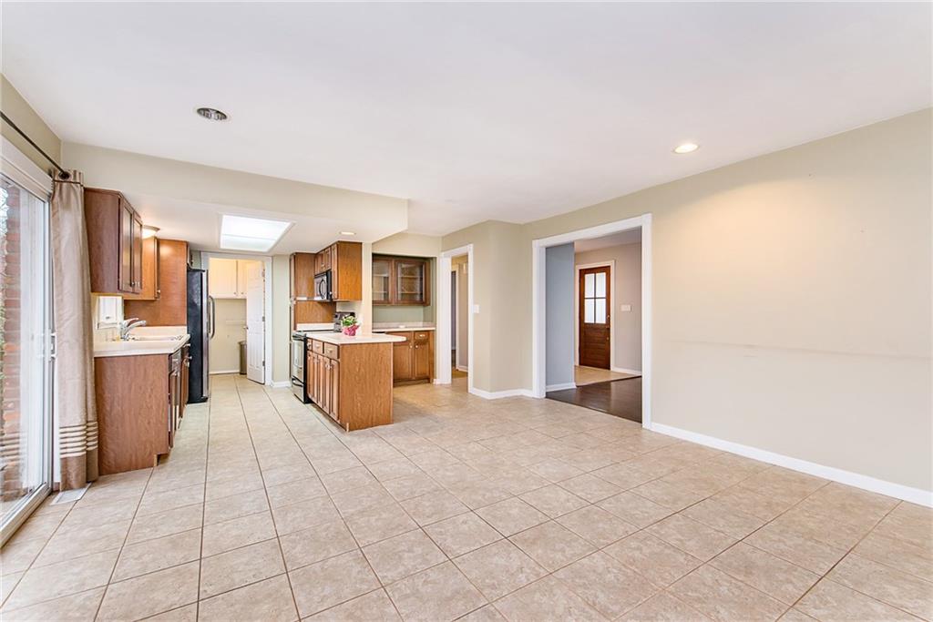 10350 Ruckle Street Indianapolis, IN 46280 - Photo 8 of 26 Gallery Image 8