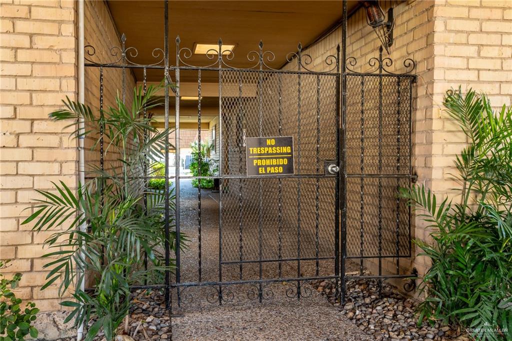 500 East El Rancho Avenue, Unit 26 McAllen, TX 78503 - Photo 27 of 27 a bathroom with a shower