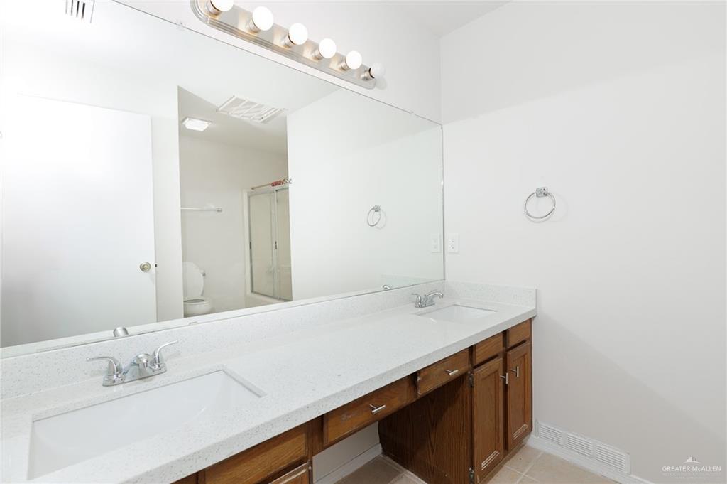 500 East El Rancho Avenue, Unit 26 McAllen, TX 78503 - Photo 9 of 27 a bathroom with a sink vanity and a mirror