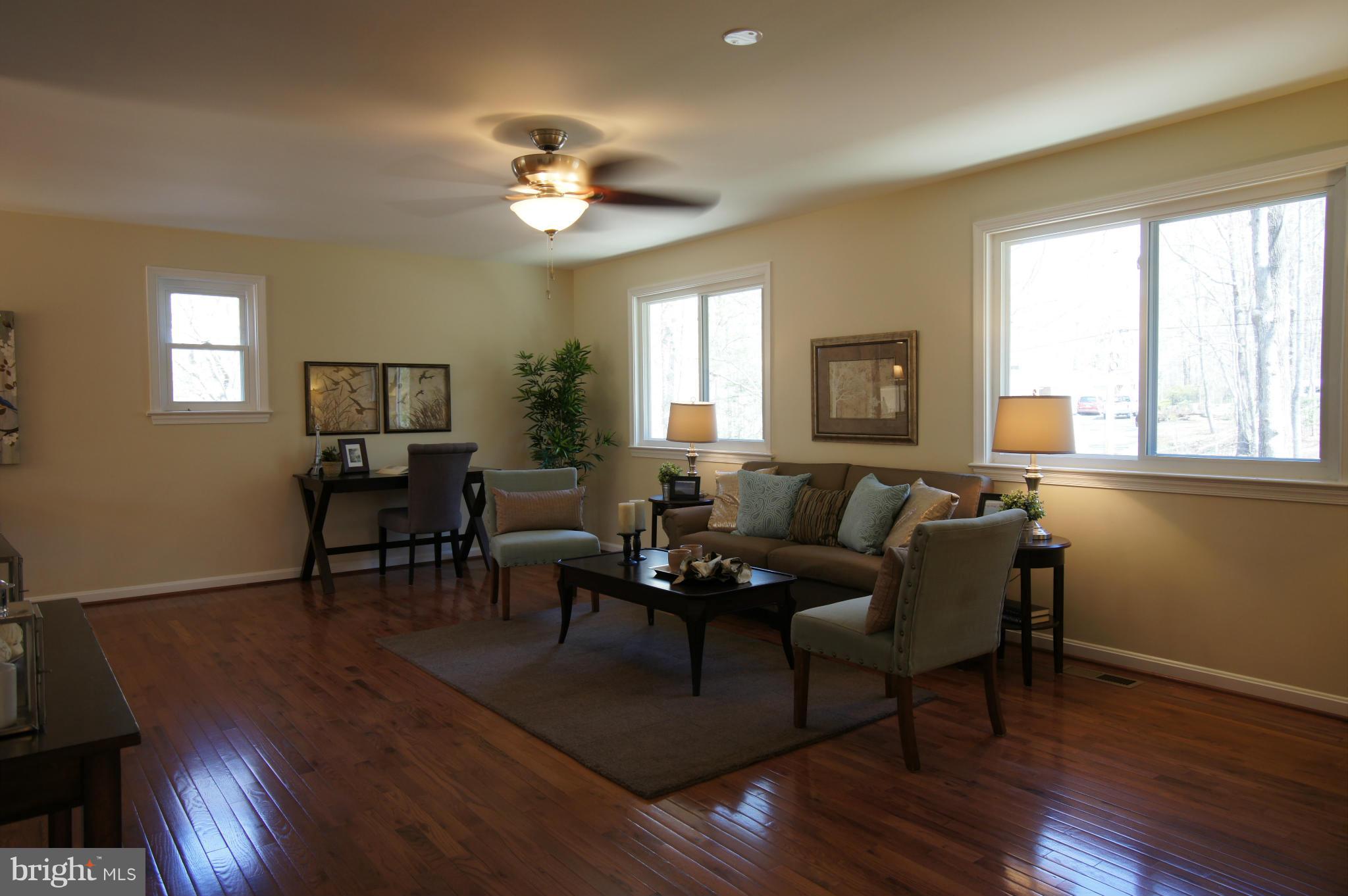 8058 Stillbrooke Road Manassas, VA 20112 - Photo 2 of 27 Living Room