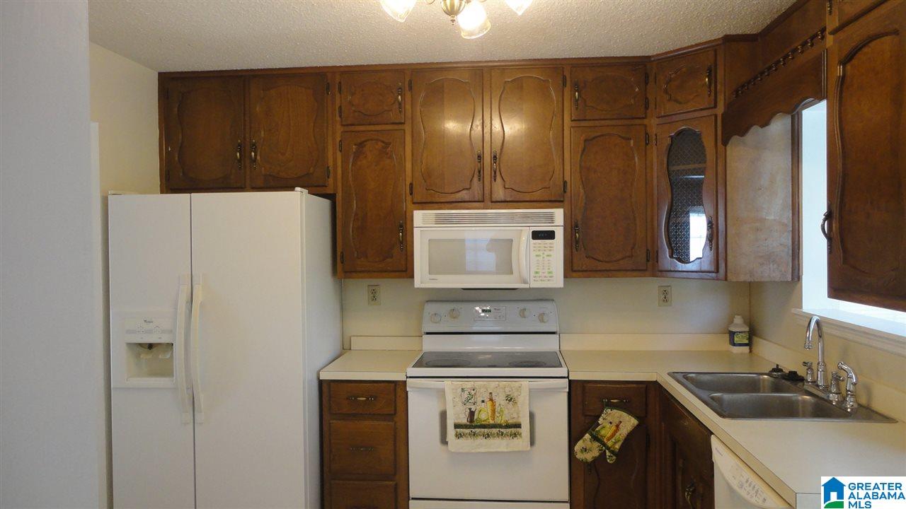 618 Valleyview Drive Pelham, AL 35124 - Photo 9 of 17