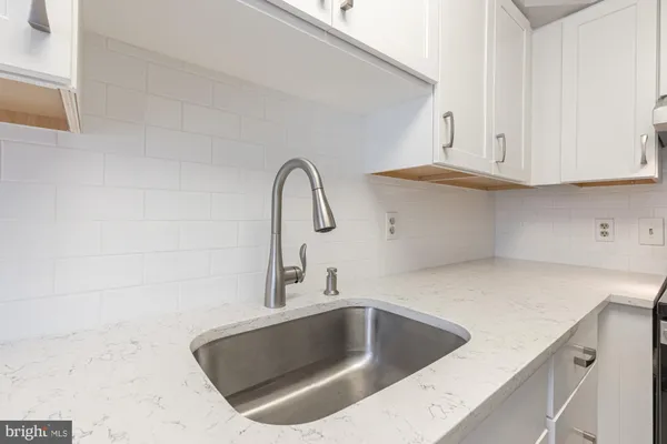 $2,850 | 125 North Lee Street, Unit DH207, Alexandria, VA 22314