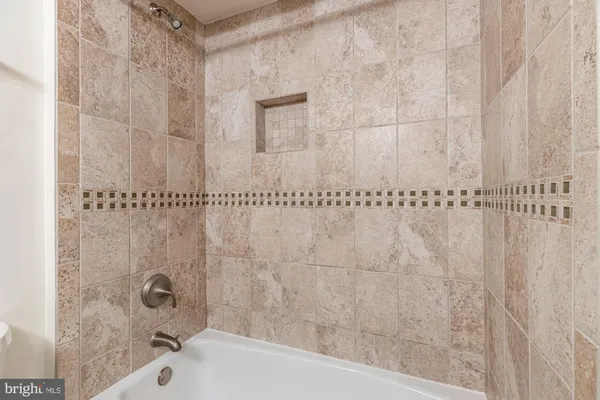 $2,850 | 125 North Lee Street, Unit DH207, Alexandria, VA 22314