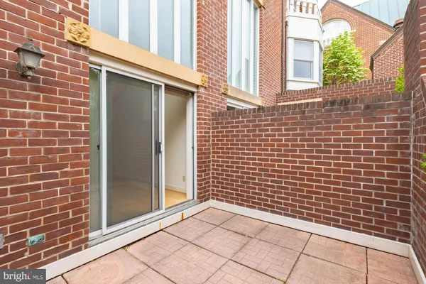 $2,850 | 125 North Lee Street, Unit DH207, Alexandria, VA 22314