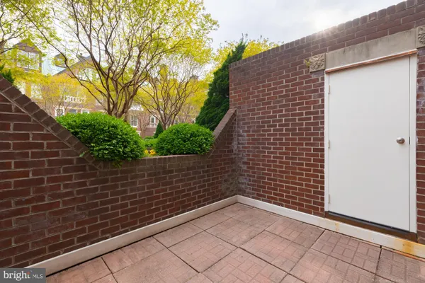 $2,850 | 125 North Lee Street, Unit DH207, Alexandria, VA 22314