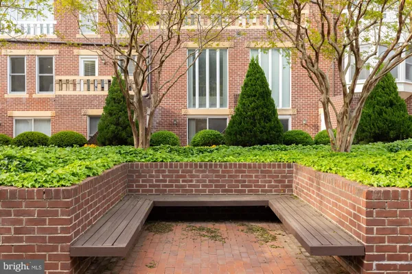 $2,850 | 125 North Lee Street, Unit DH207, Alexandria, VA 22314
