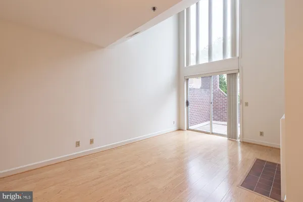 $2,850 | 125 North Lee Street, Unit DH207, Alexandria, VA 22314