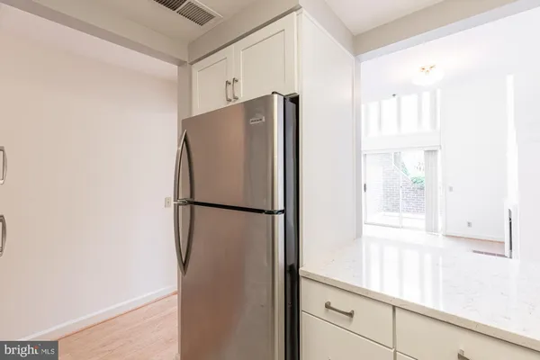 $2,850 | 125 North Lee Street, Unit DH207, Alexandria, VA 22314