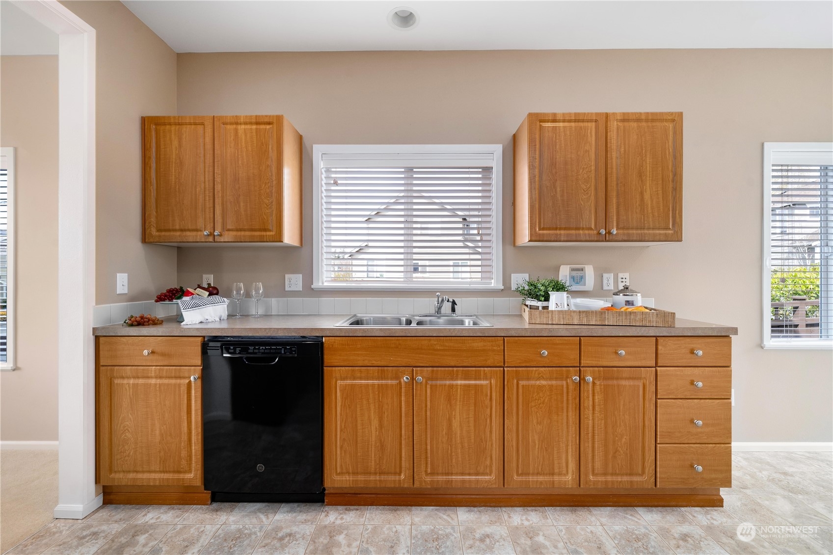 16902 Woodside Drive Southeast Renton, WA 98058 - Photo 9 of 30 Gallery Image 9