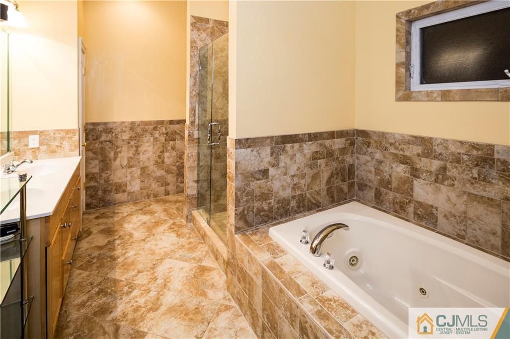 224 Lloyd Road Aberdeen, NJ 07747 - Photo 8 of 15 Gallery Image 8